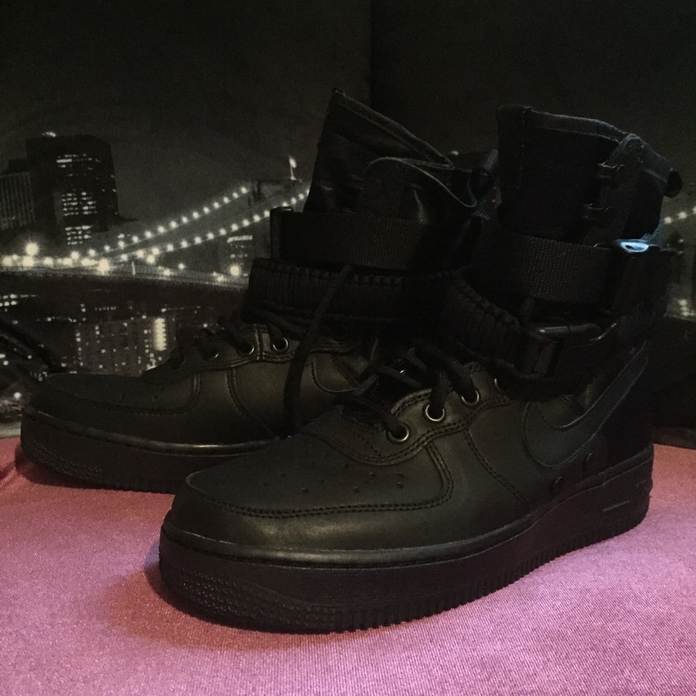 Authentic Nike Air Force 1 Sneaker Boots